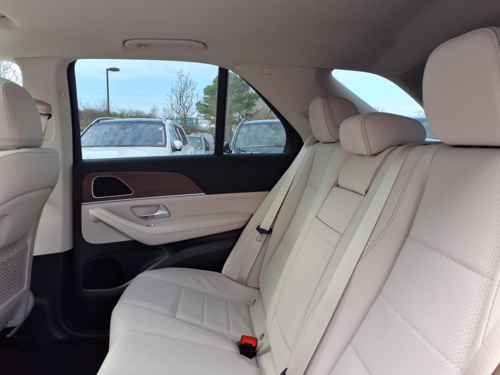 2025 Mercedes Benz GLE 450e 4MATIC photo 11