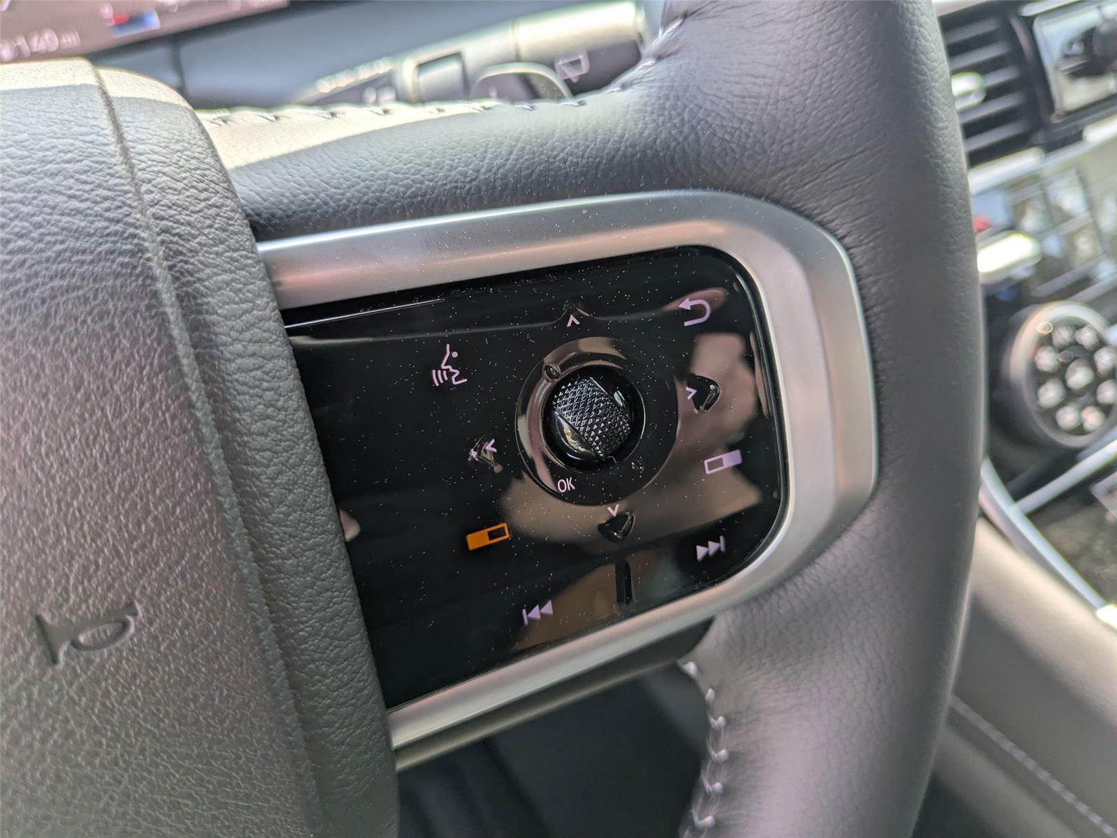 2025 Nissan Armada SL photo 17