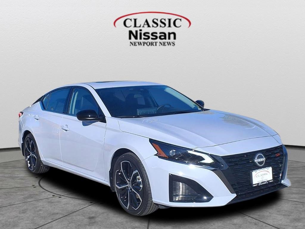 2025 Nissan Altima SR's photo