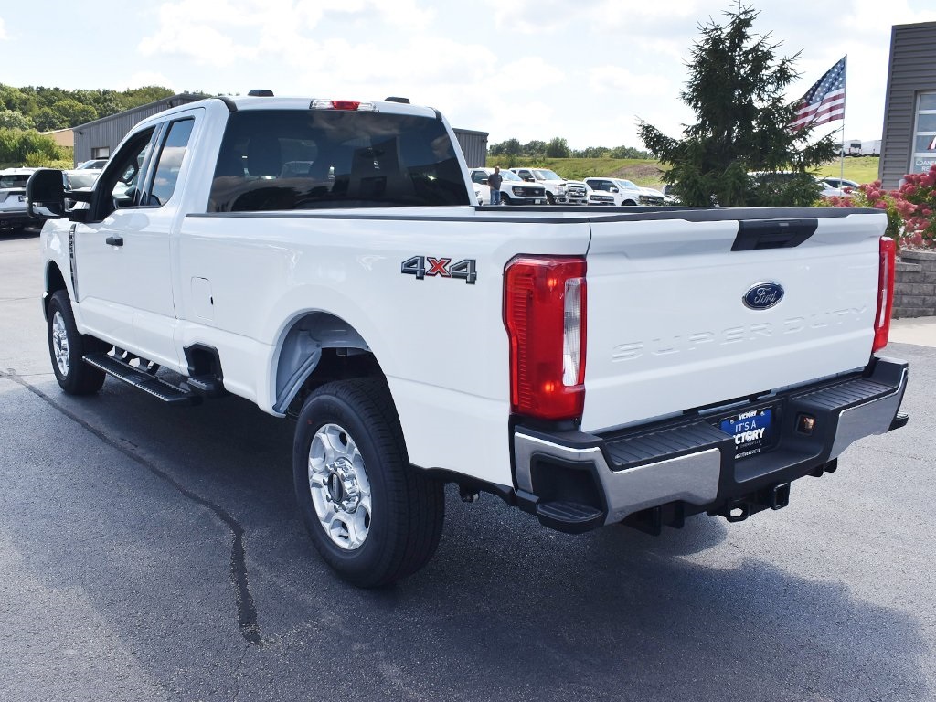 2026 Ford F-250 XLT photo 2