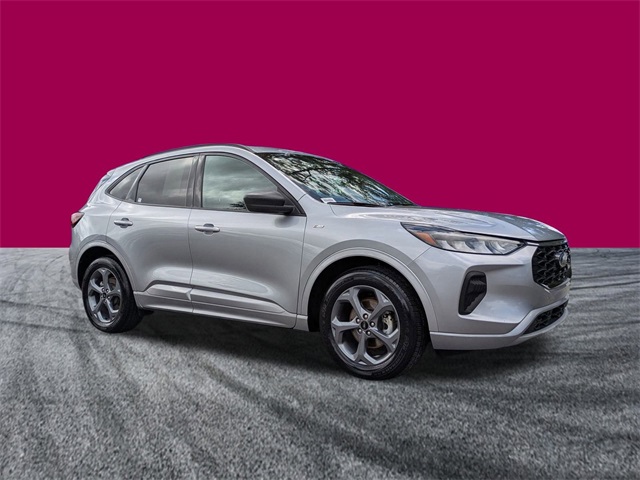 2023 Ford Escape ST-Line photo 2