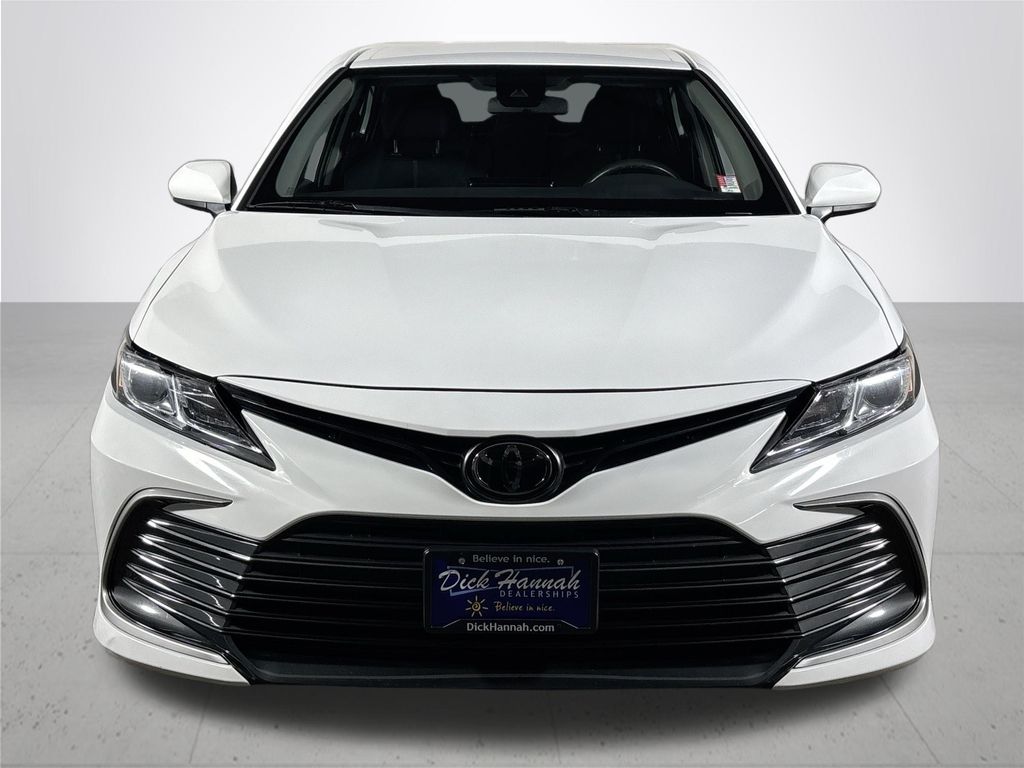 2022 Toyota Camry LE photo 3
