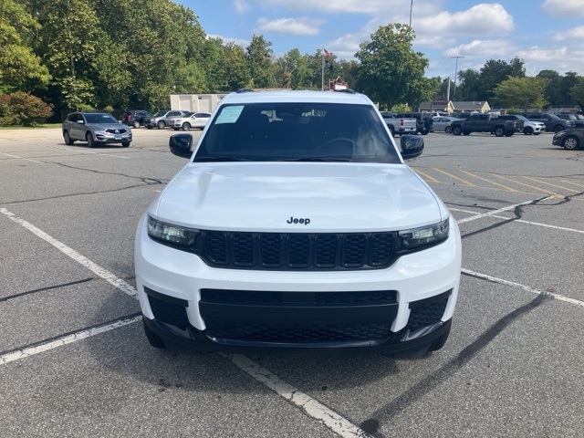 2024 Jeep Grand Cherokee Altitude photo 2
