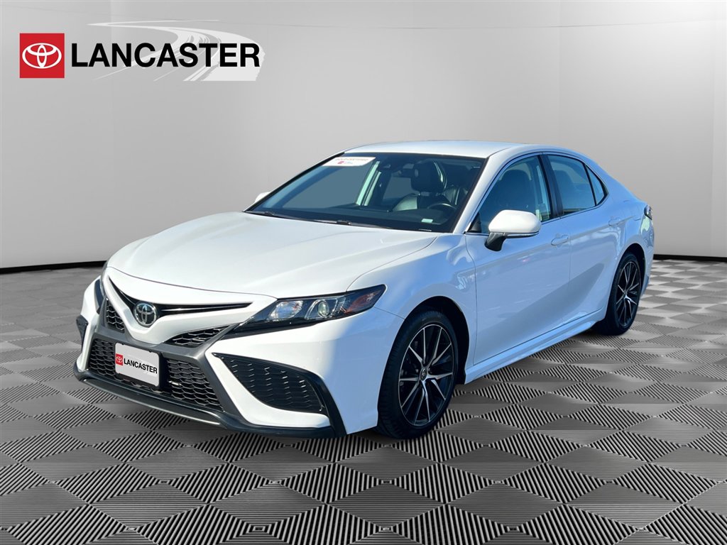 2022 Toyota Camry SE photo 3