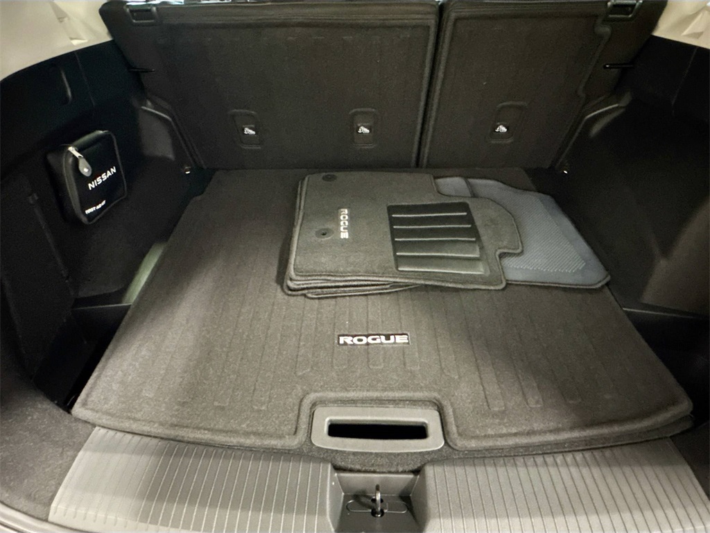 2026 Nissan Rogue SV photo 15