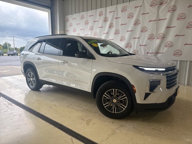 2025 Chevrolet Traverse 1LT photo 2