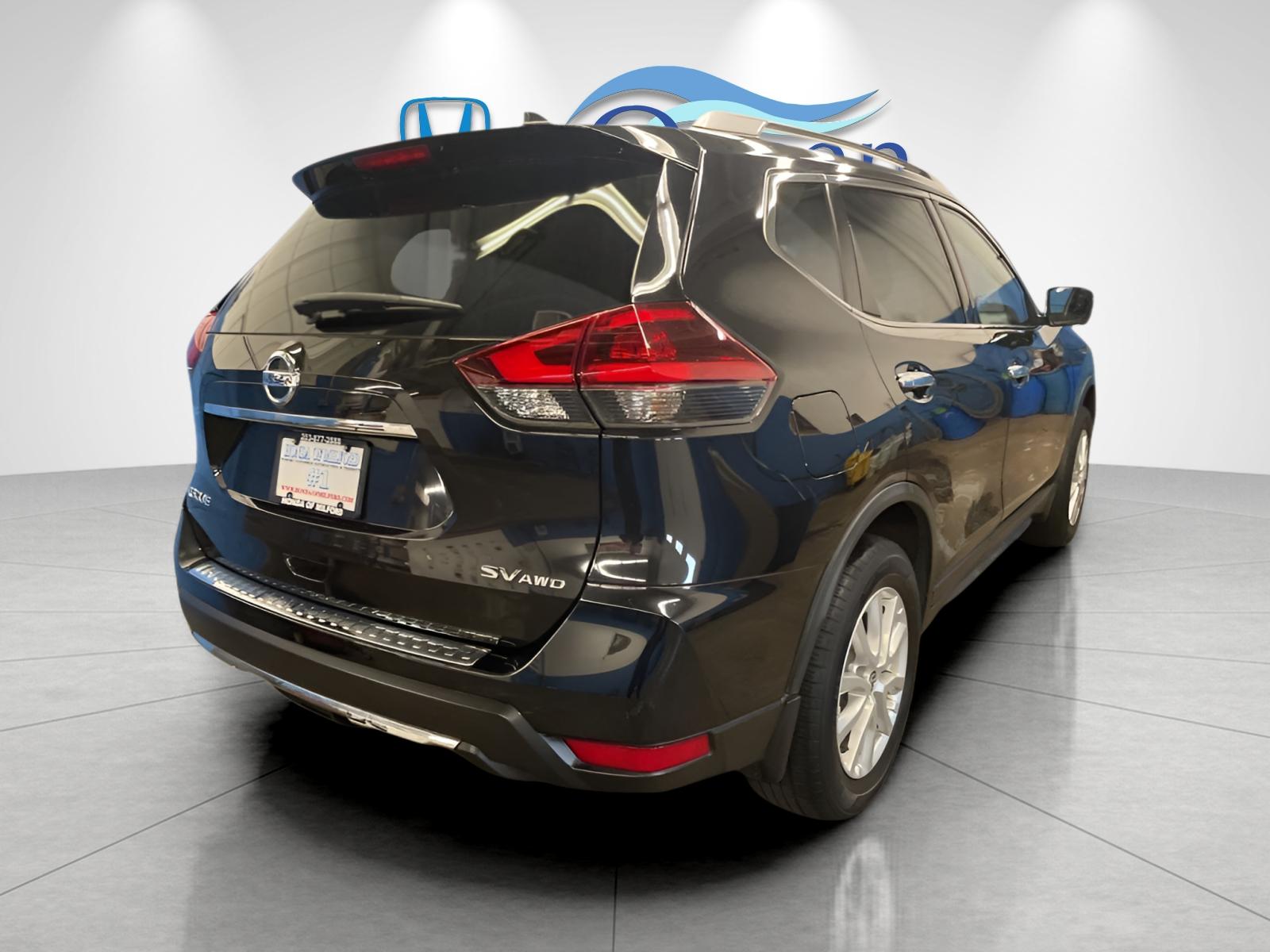 2018 Nissan Rogue SV photo 2