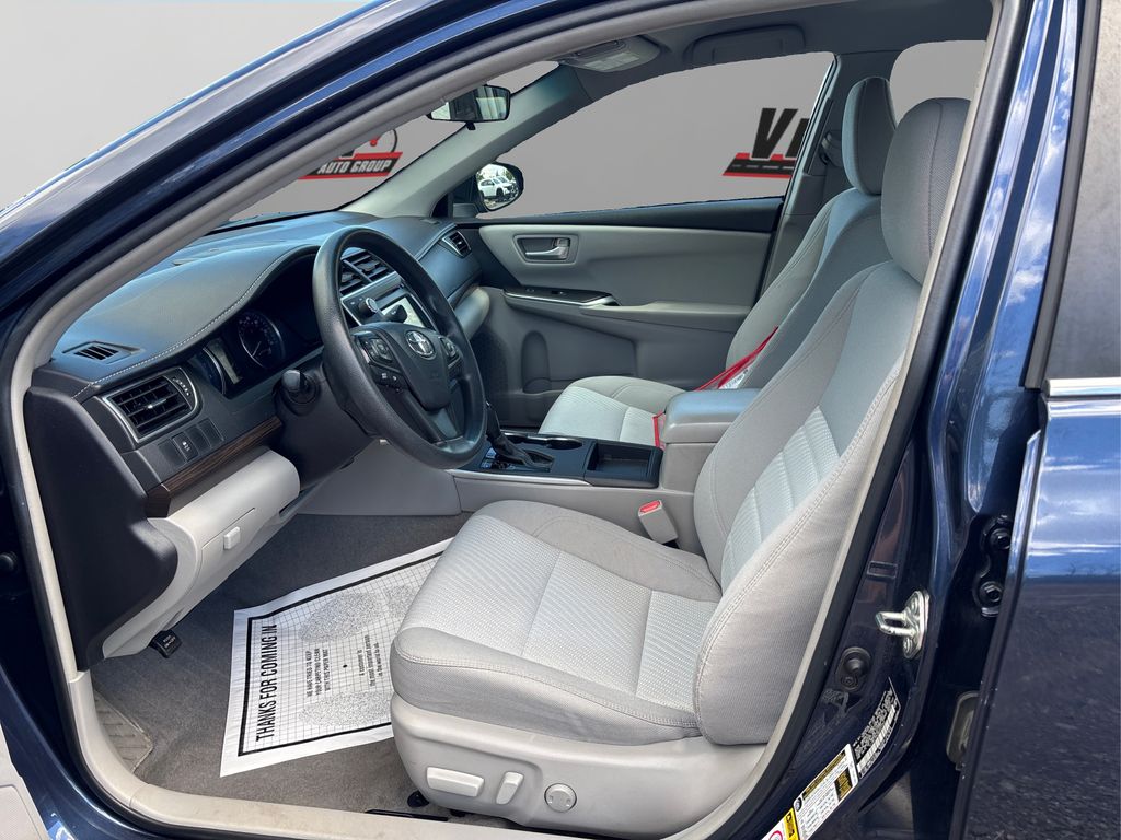 2016 Toyota Camry LE photo 9