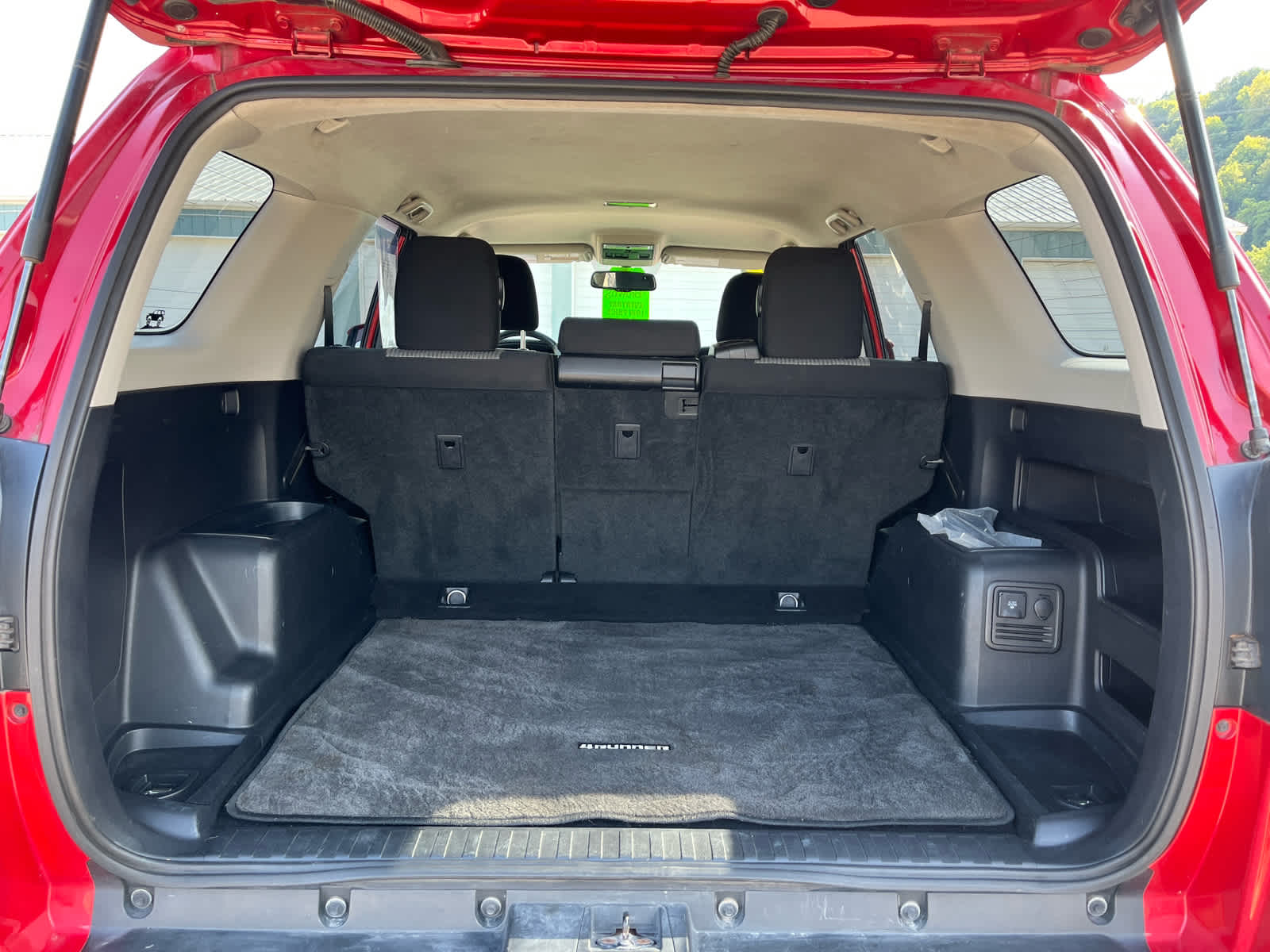 2016 Toyota 4Runner SR5 photo 9