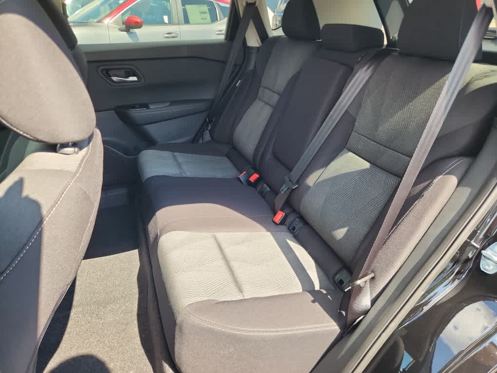 2026 Nissan Rogue SV photo 7