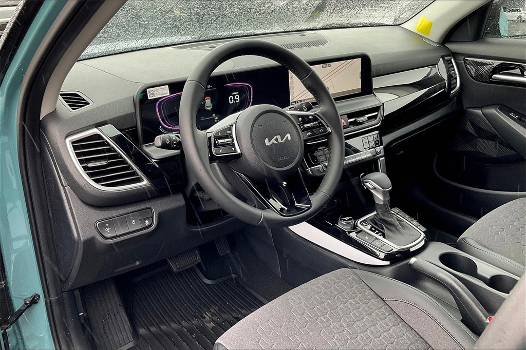 2025 Kia Seltos S photo 5