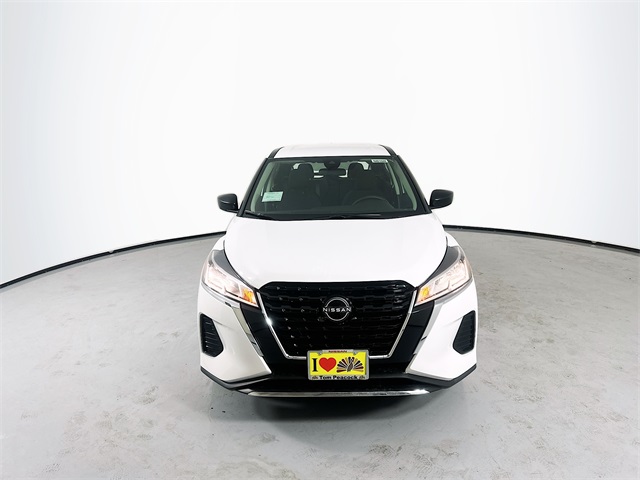 2024 Nissan Kicks S photo 3