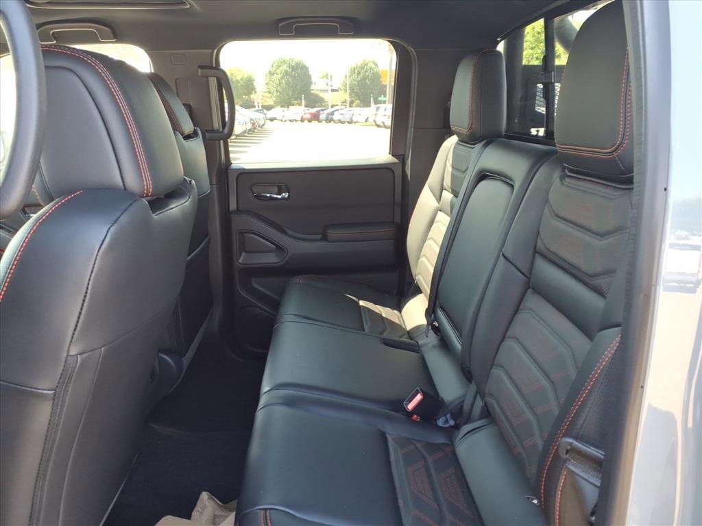 2025 Nissan Frontier Crew Cab PRO-4X photo 9