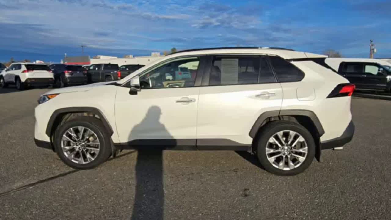 2020 Toyota RAV4 Limited photo 3