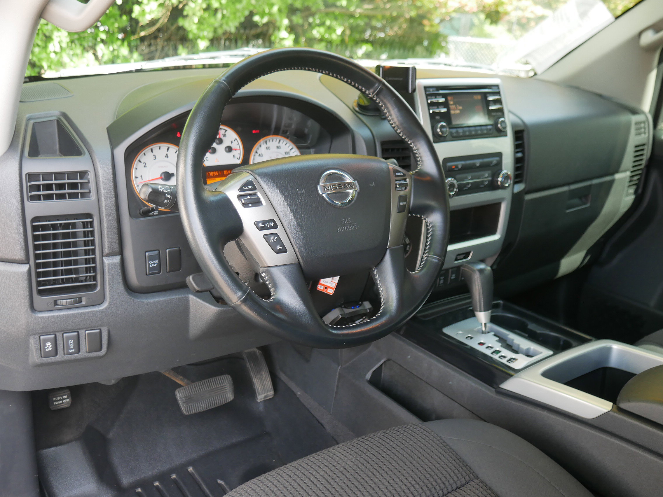 2013 Nissan Titan PRO-4X photo 3