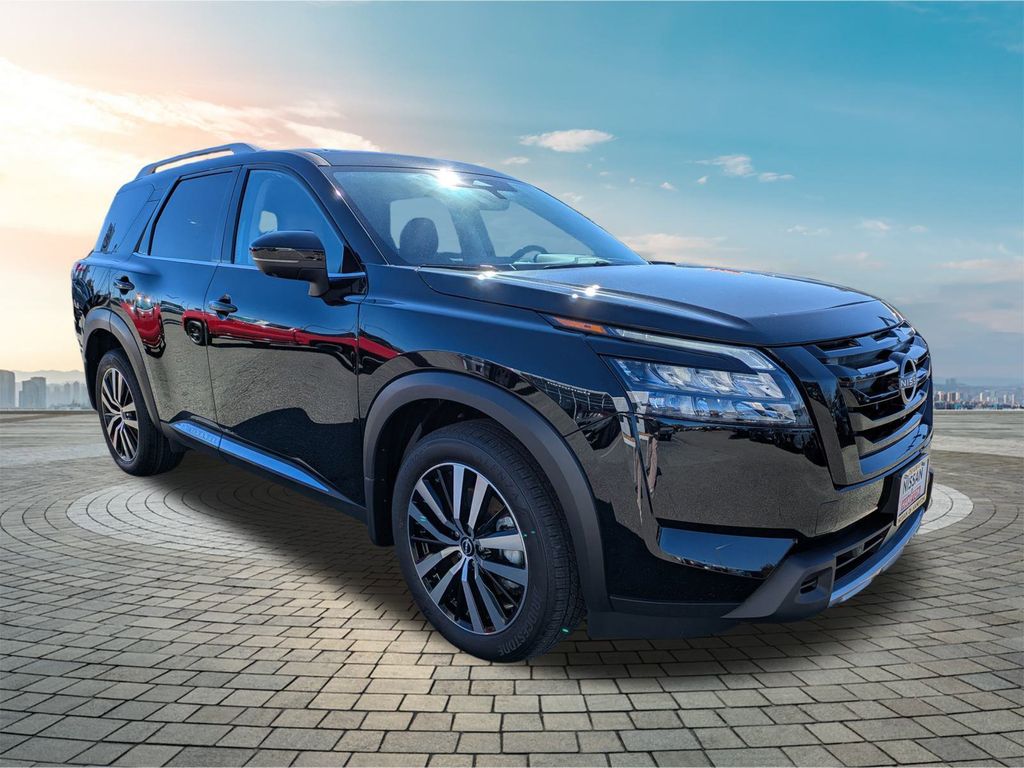 2025 Nissan Pathfinder Platinum's photo