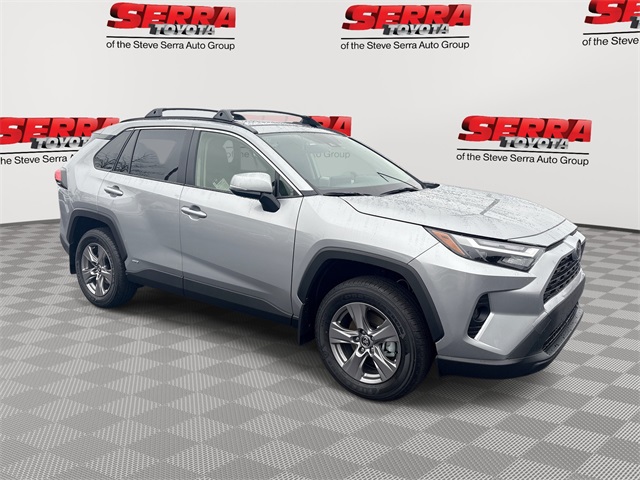 2025 Toyota RAV4 XLE's photo