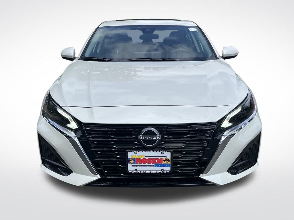 2025 Nissan Altima SL photo 8