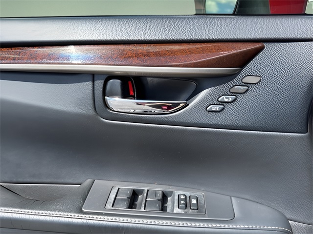 2013 Lexus ES 350 photo 21