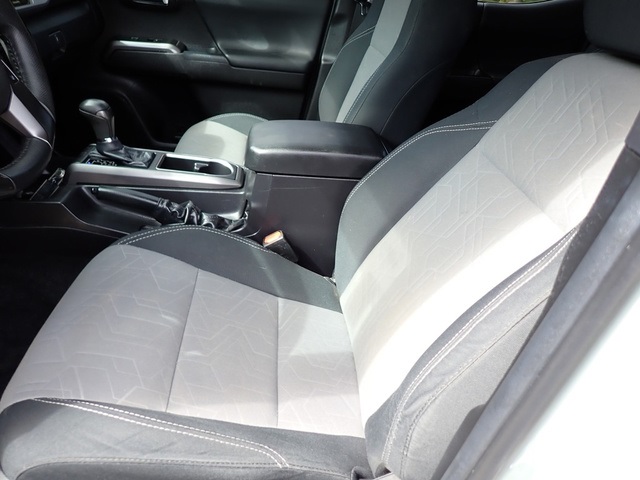 2023 Toyota Tacoma TRD Off-Road V6 photo 13