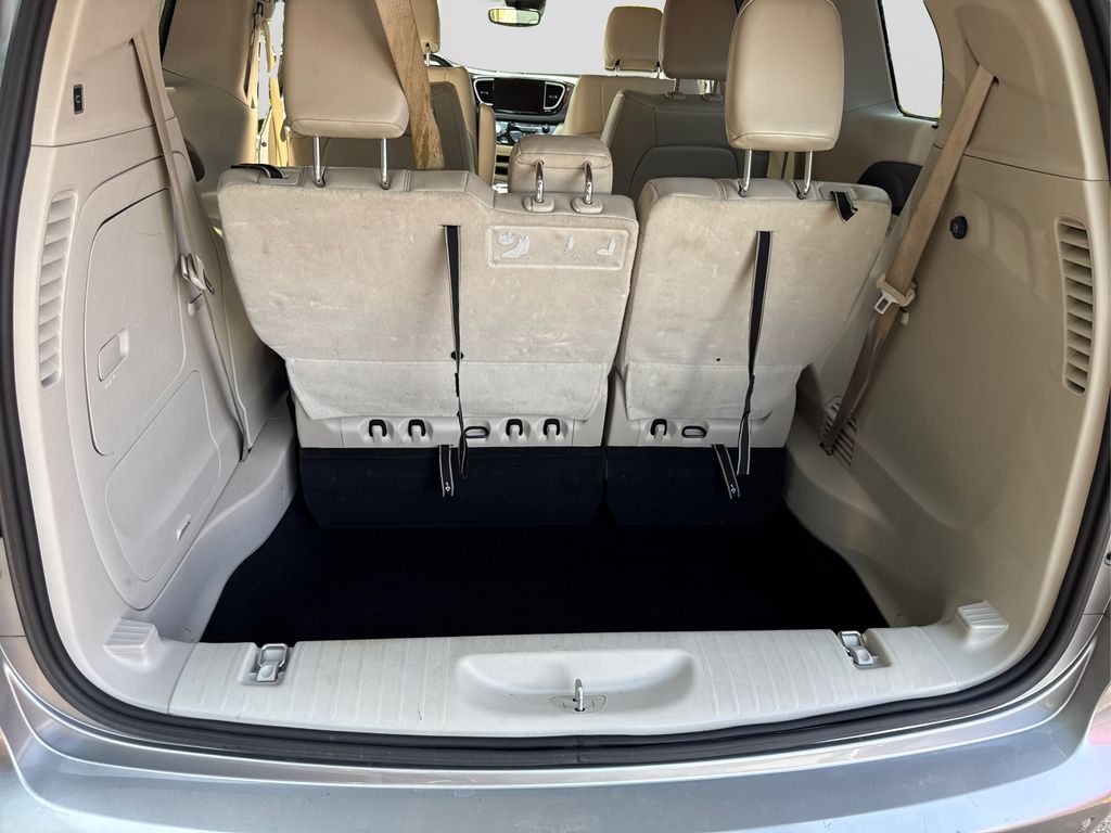 2021 Chrysler Pacifica Hybrid Touring L photo 11