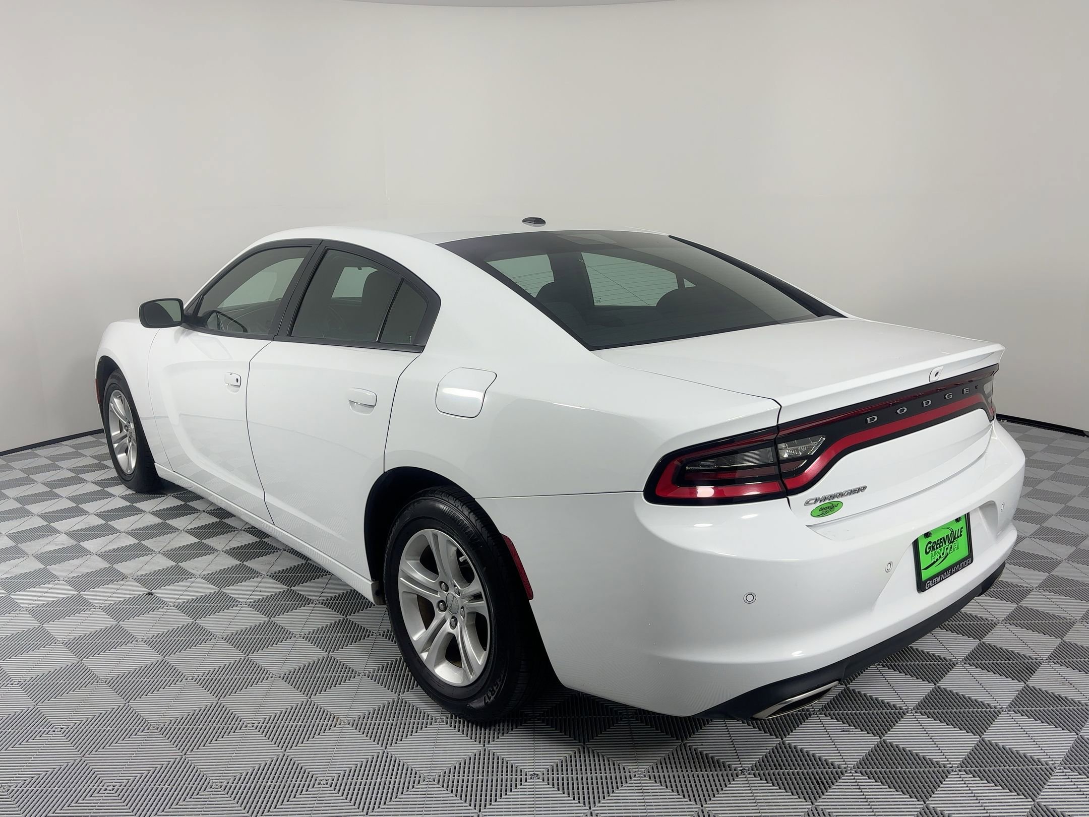 2022 Dodge Charger SXT photo 2