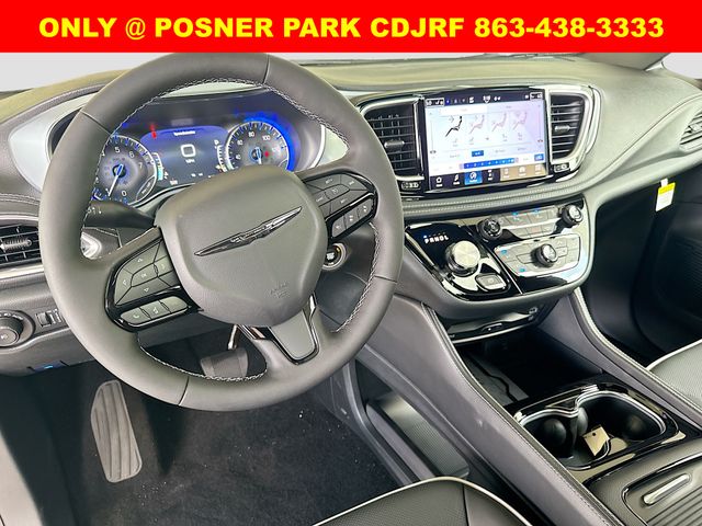 2026 Chrysler Pacifica Limited photo 21