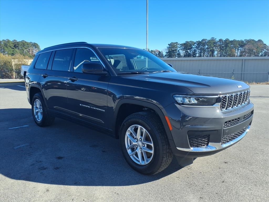 2025 Jeep Grand Cherokee L Laredo's photo