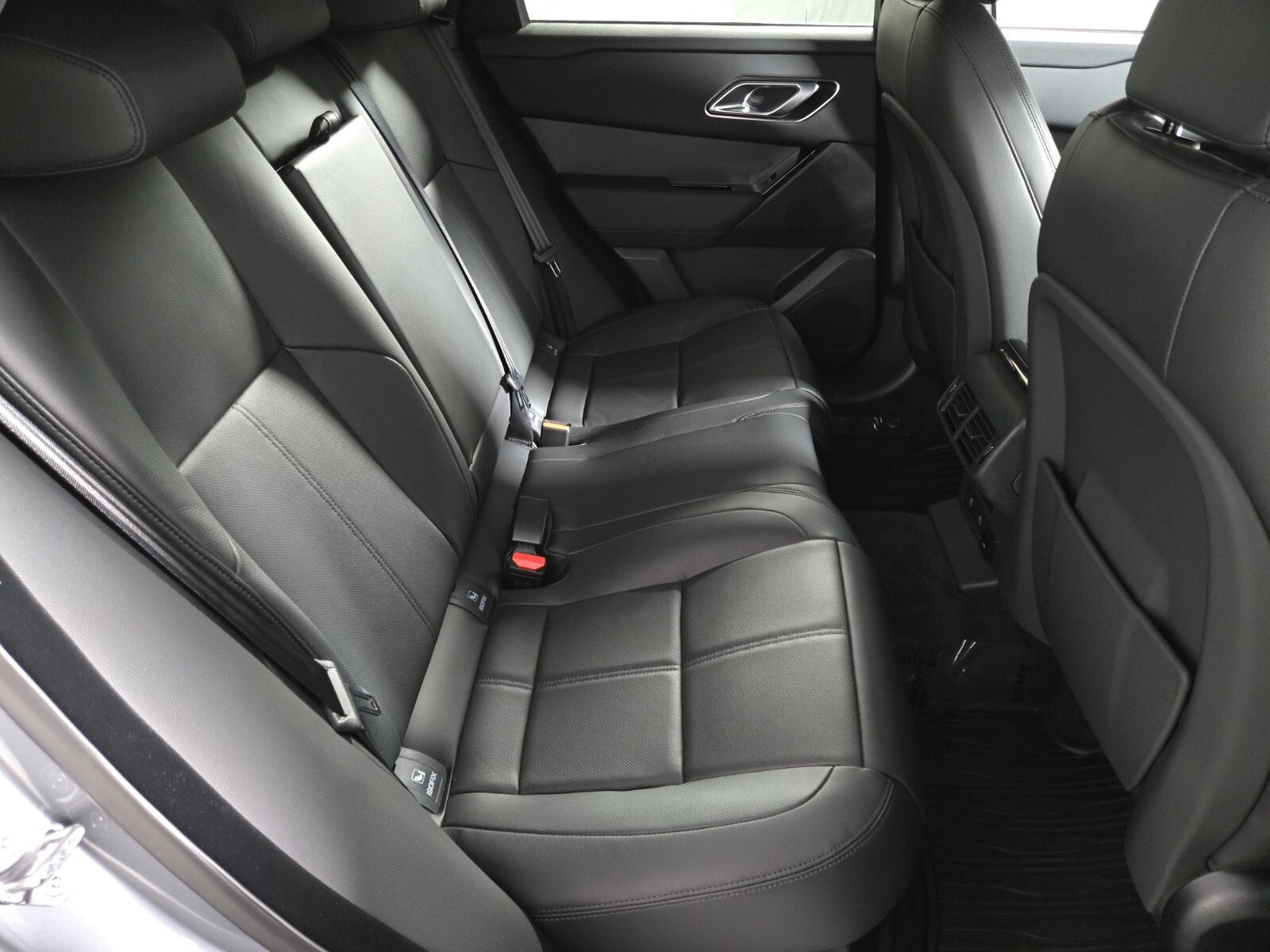 2026 Land Rover Range Rover Velar Velar P250 S photo 17