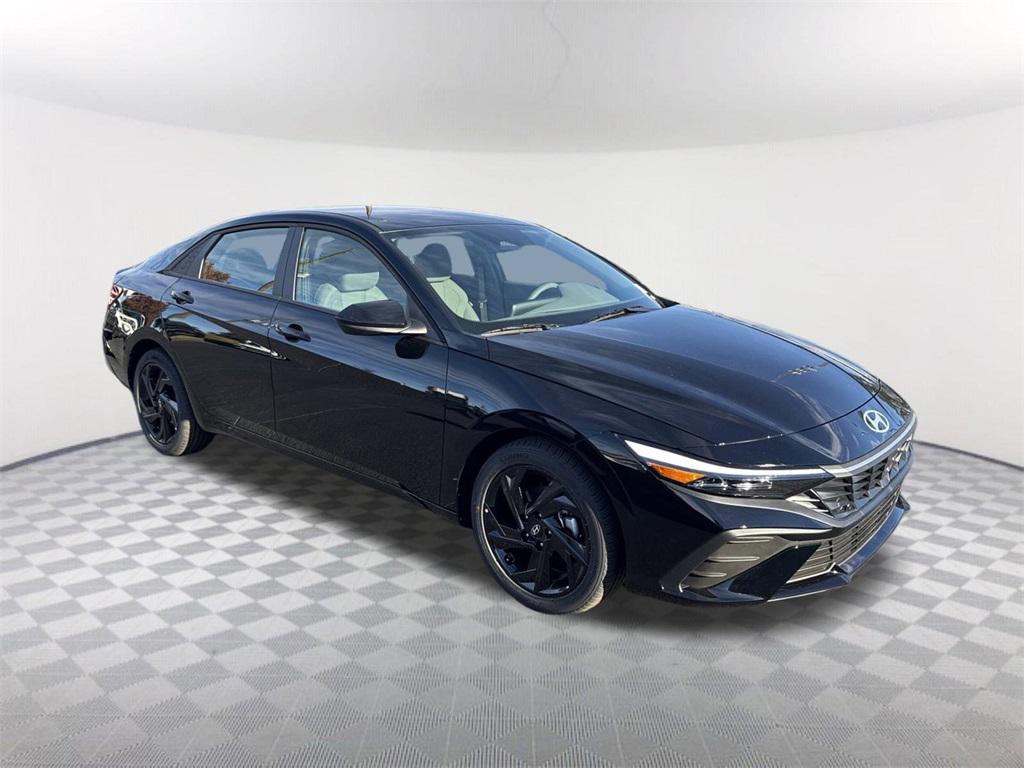 2026 Hyundai Elantra SEL Sport photo 3