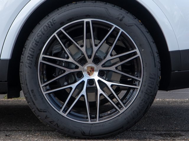 2026 Porsche Cayenne photo 13