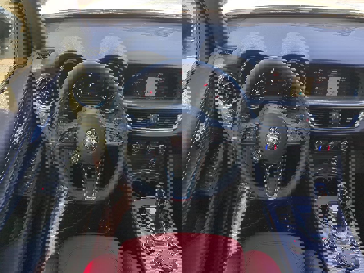 2025 Alfa Romeo Stelvio Sprint photo 9