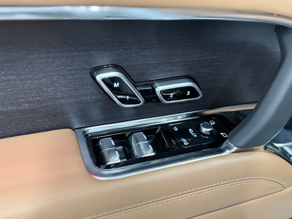 2025 Land Rover Range Rover Autobiography photo 25