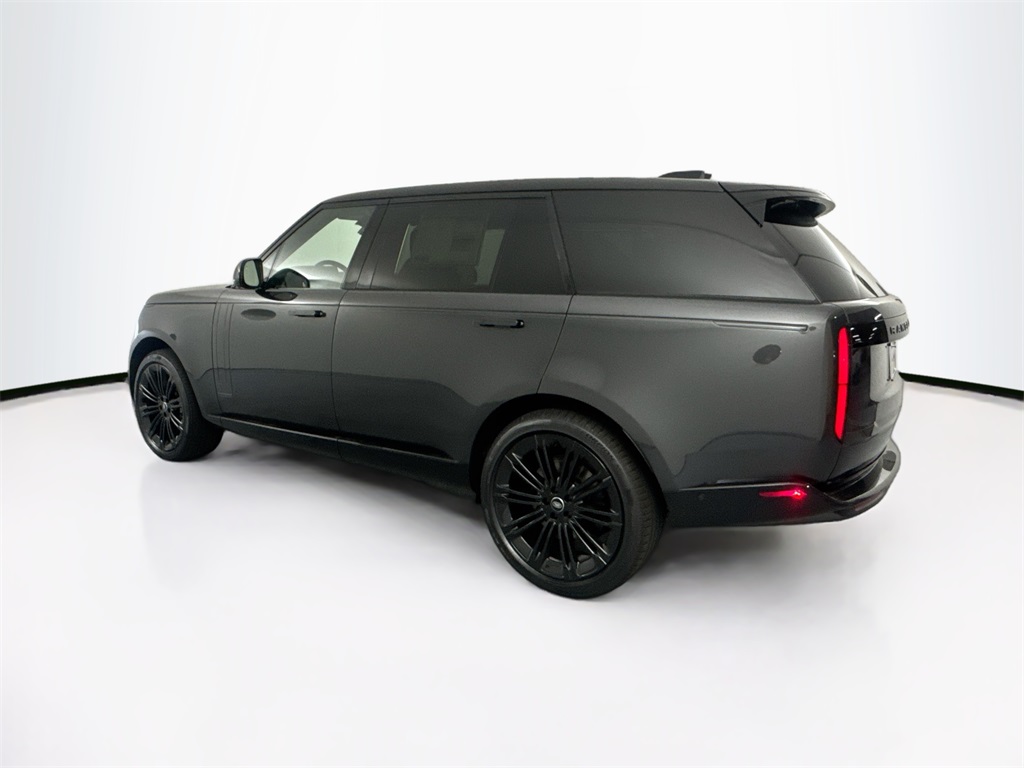 2025 Land Rover Range Rover SE photo 4