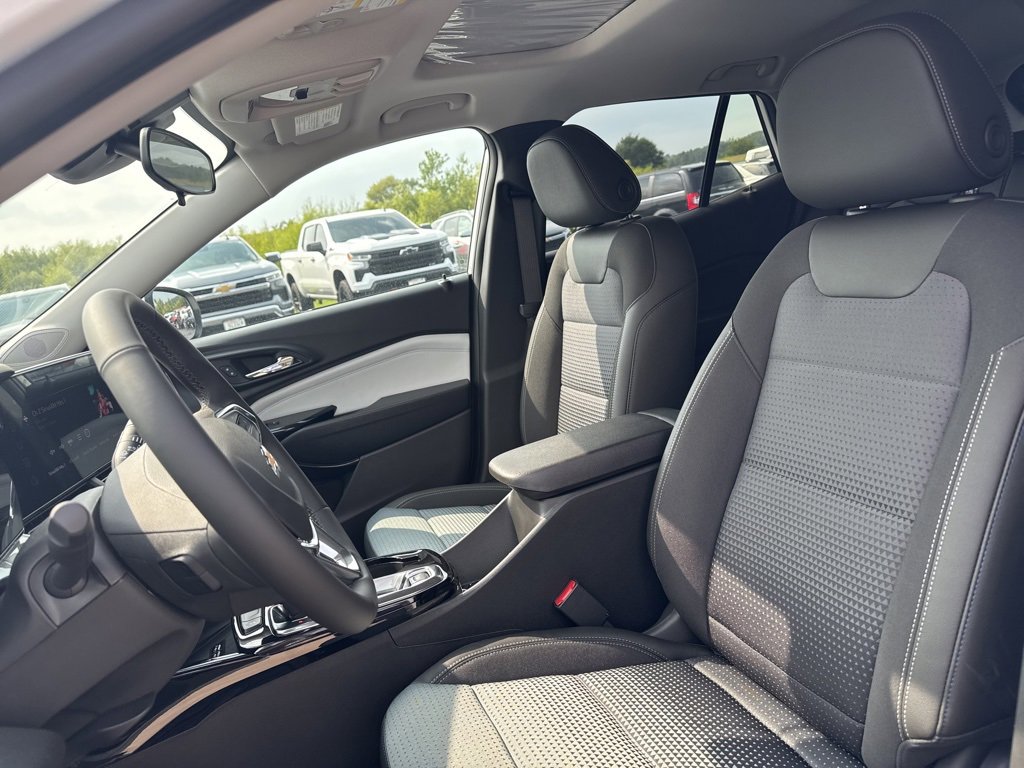 2025 Chevrolet Trax LT photo 11