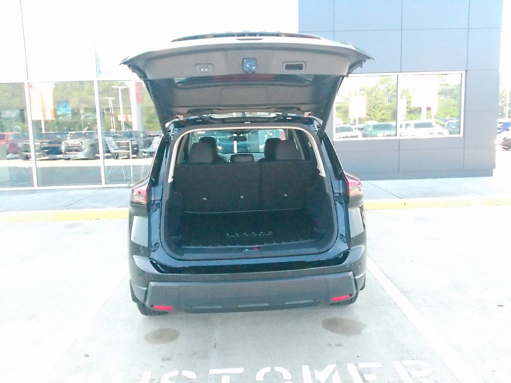 2026 Nissan Rogue SV photo 17