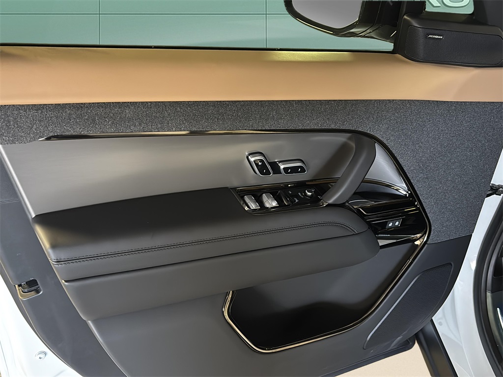2025 Land Rover Range Rover Sport SE photo 15