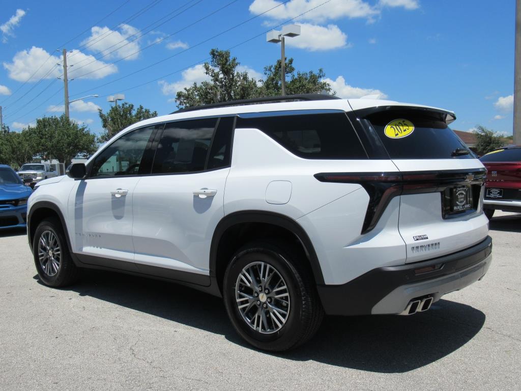 2025 Chevrolet Traverse photo 3