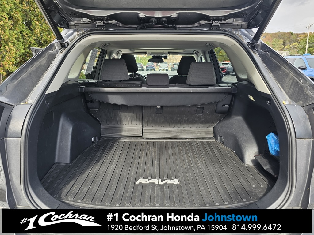 2022 Toyota RAV4 Hybrid XLE photo 31