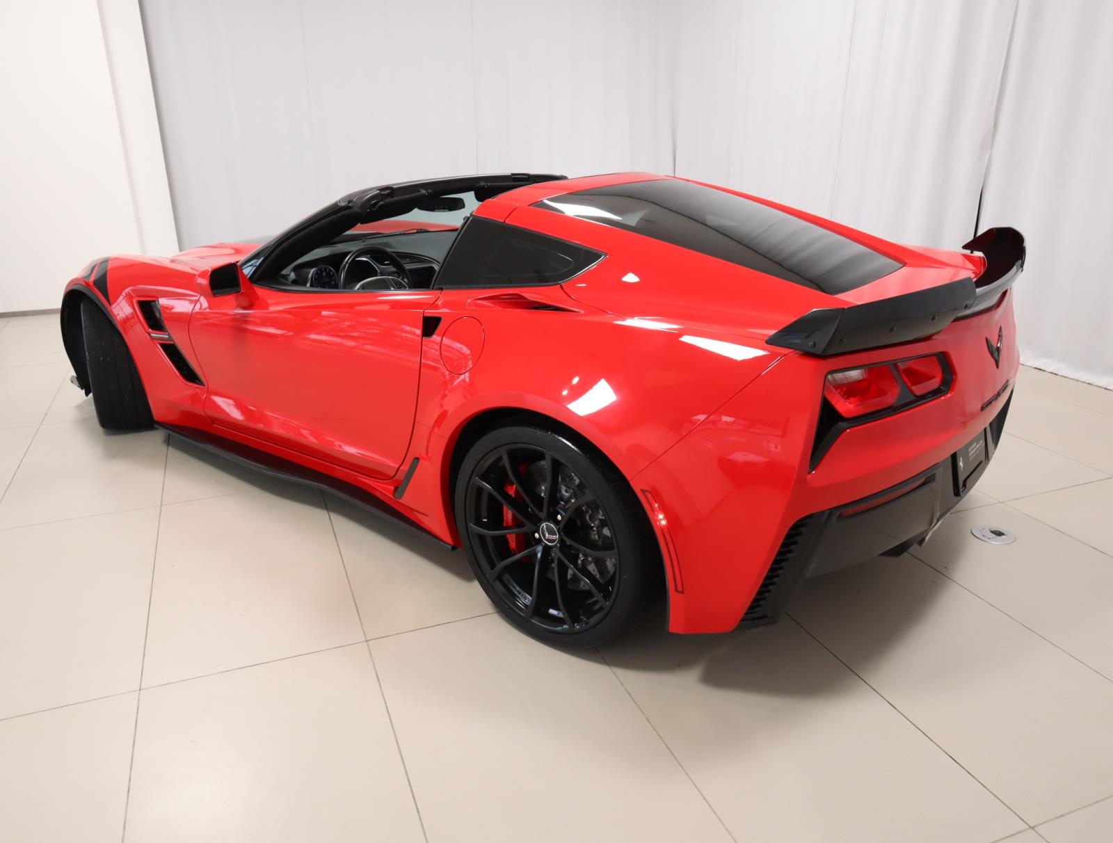 2017 Chevrolet Corvette Grand Sport 2LT photo 4