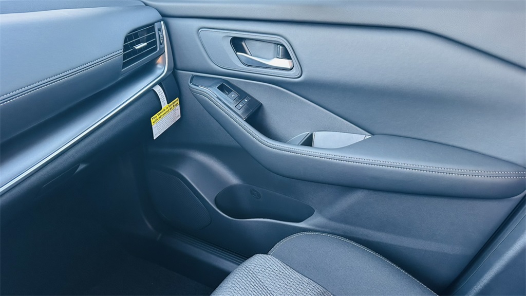 2026 Nissan Rogue SV photo 24