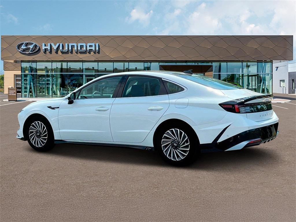 2024 Hyundai Sonata Hybrid Limited photo 3