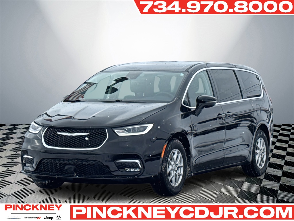 2024 Chrysler Pacifica Touring L's photo