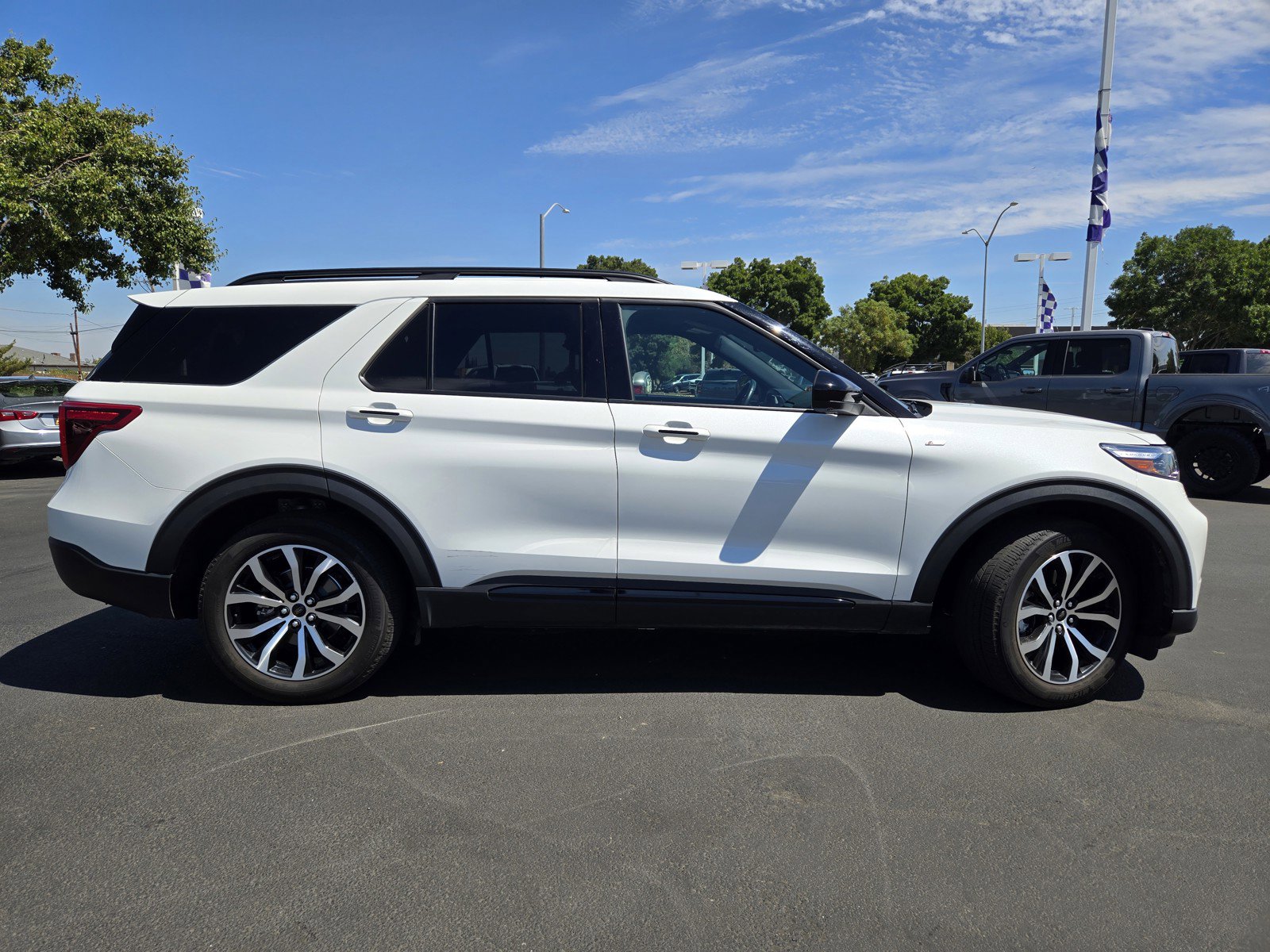 2022 Ford Explorer ST-Line photo 3