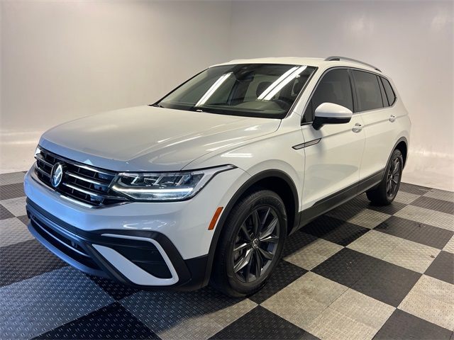 2023 Volkswagen Tiguan SE photo 3