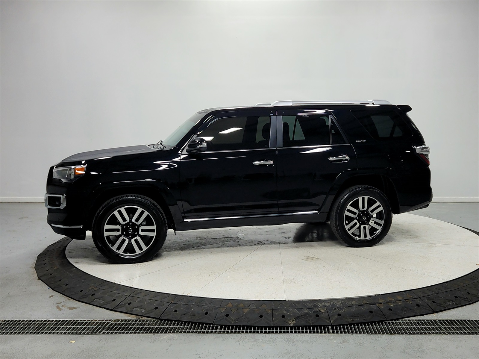 2022 Toyota 4Runner Limited photo 4