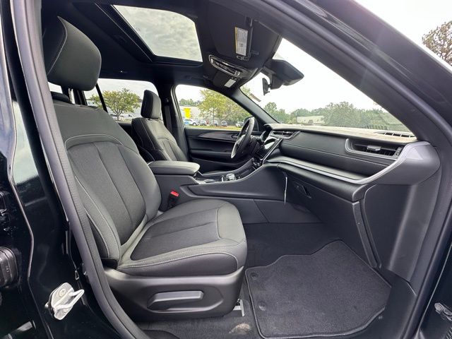 2025 Jeep Grand Cherokee Laredo X photo 31