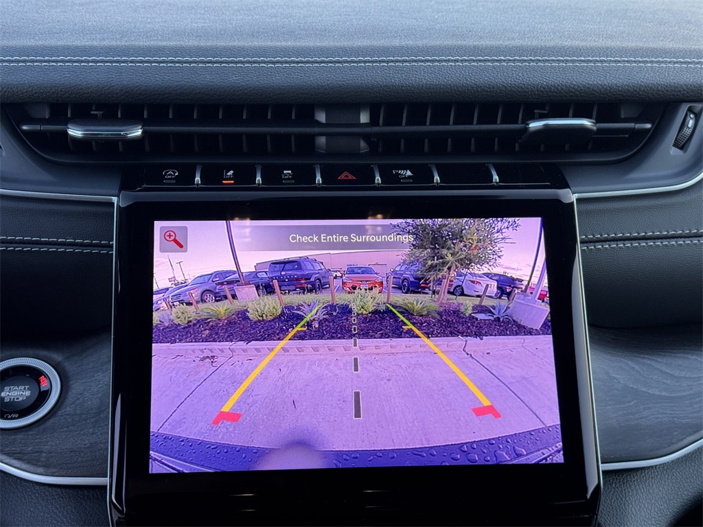2025 Jeep Grand Cherokee Limited photo 11