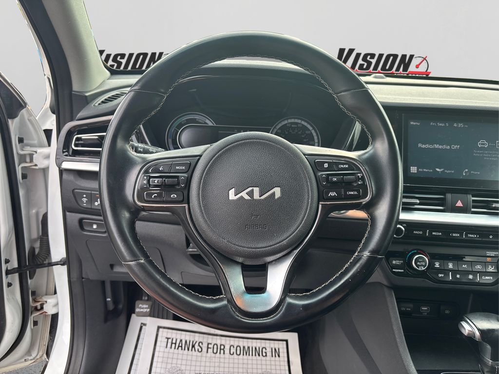 2022 Kia Niro LXS photo 22