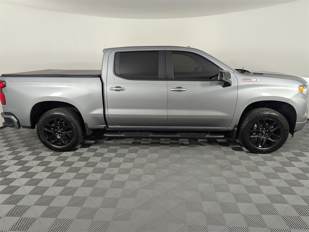 2024 Chevrolet Silverado 1500 RST photo 3